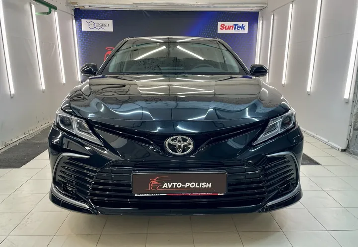 Оклейка зоны риска автомобиля пленкой для Toyota Camry
