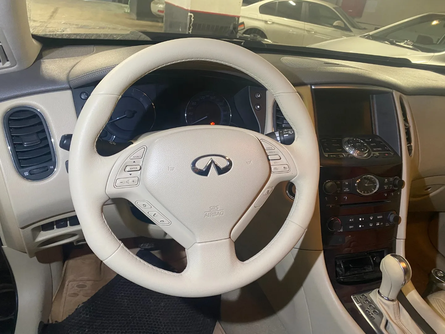 Покраска руля и ручки селектора КПП для Infiniti FX