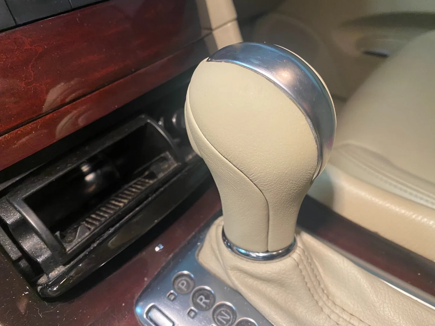 Покраска руля и ручки селектора КПП для Infiniti FX