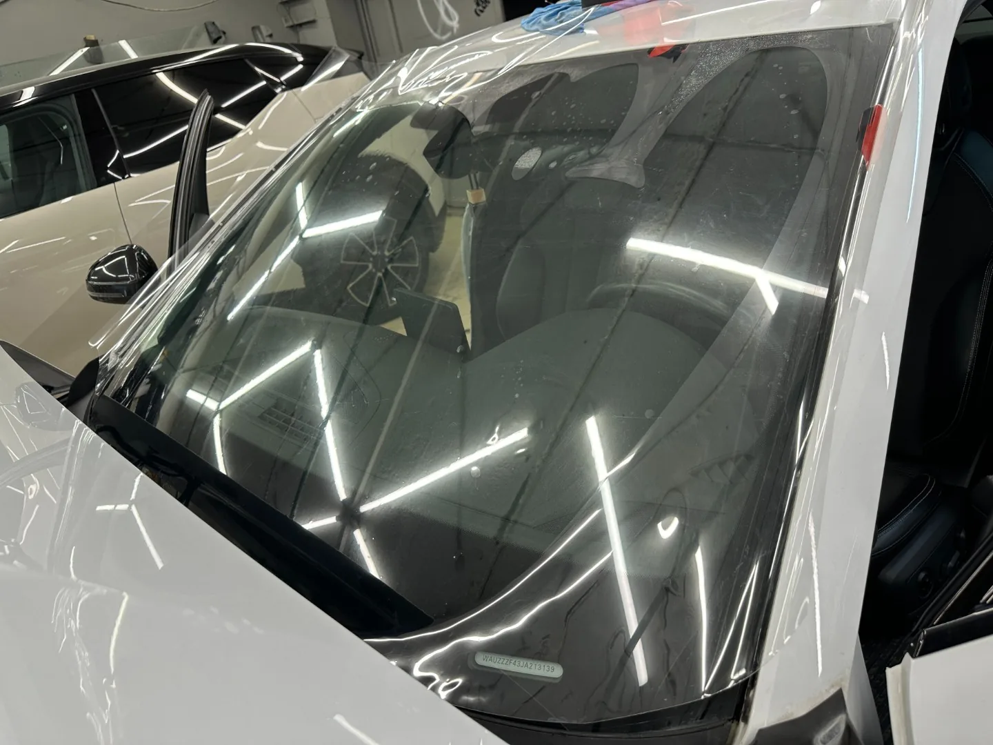 Оклейка пленки на лобовое стекло и снять пленку со стекла для Audi A4