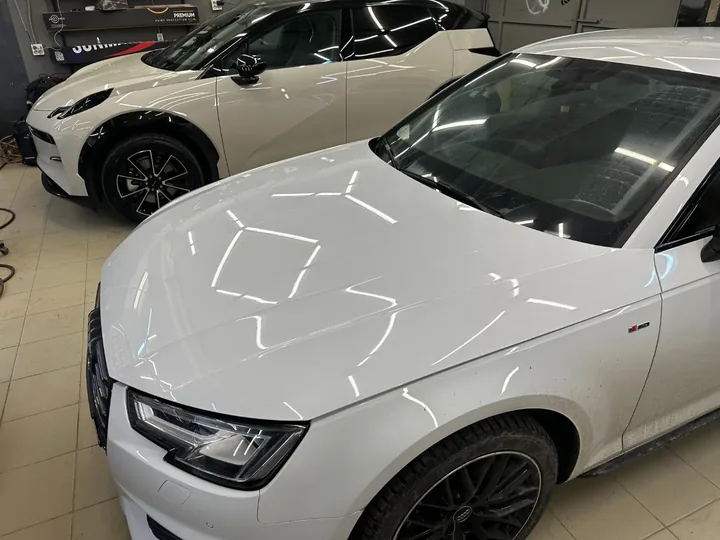 Оклейка пленки на лобовое стекло и снять пленку со стекла для Audi A4 Оклейка пленки на лобовое стекло и снять пленку со стекла для Audi A4