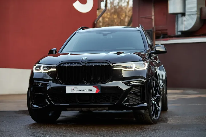 Обработка полиуретановой пленки на кузове керамикой для BMW X7