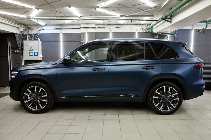 Оклейка автомобиля матовым полиуретаном = Защита + Стиль для Geely Monjaro