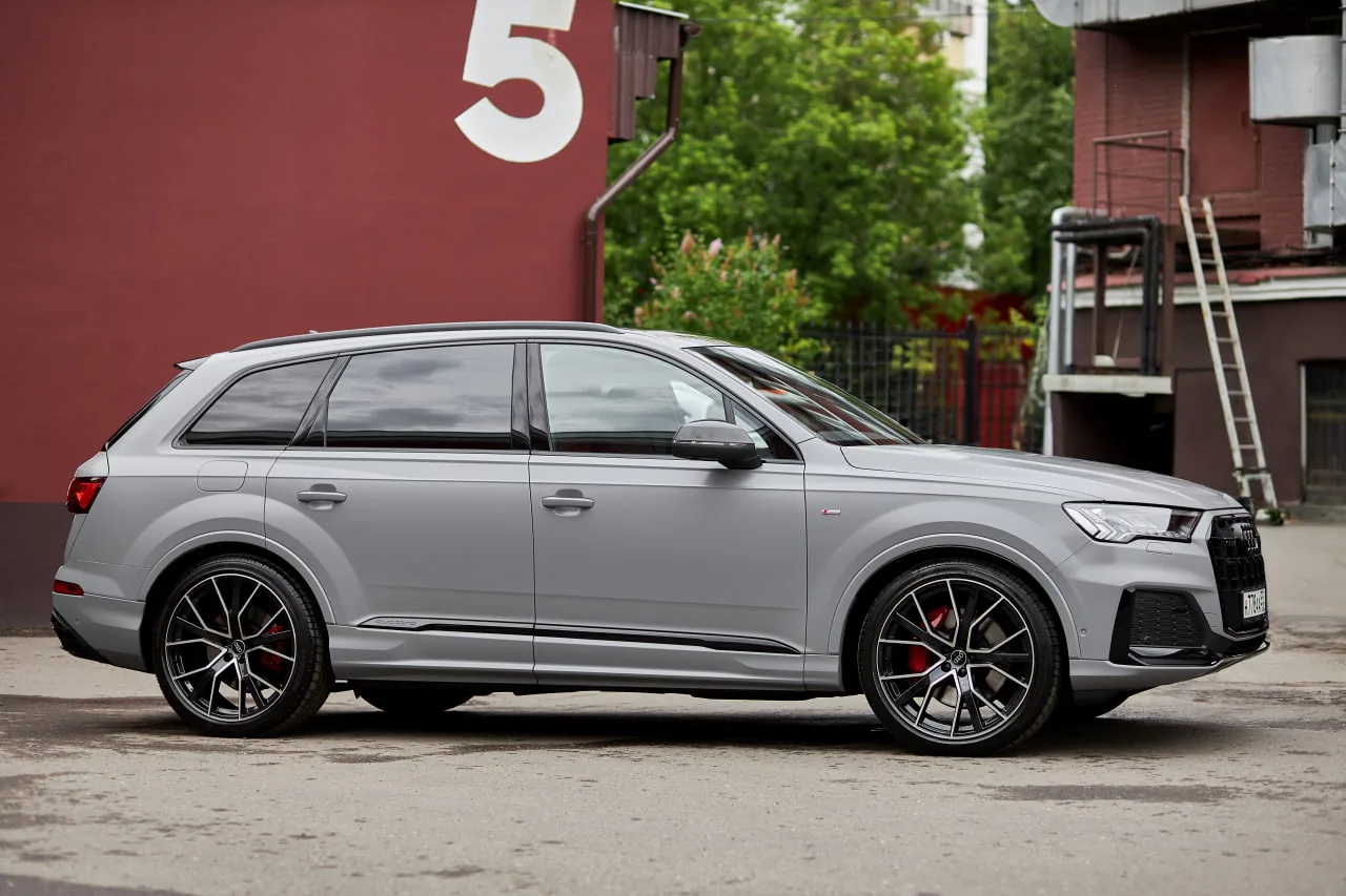 AUDI Q7 — Оклейка матовой плёнкой