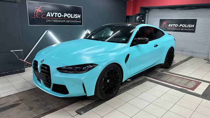 Оклейка автомобиля цветной пленкой для BMW M4