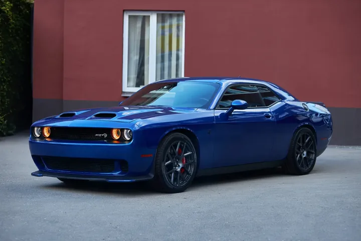 Оклейка автомобиля глянцевой защитной пленкой для Dodge Challanger SRT