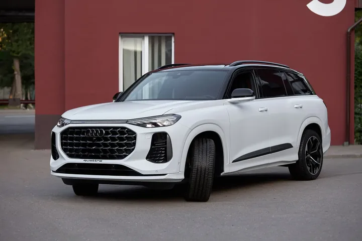 Оклейка матовым полиуретаном Crystal Pro для Audi Q6