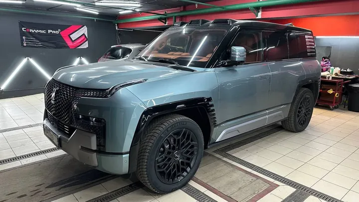 Переклейка плёнки после повреждения для BYD U8