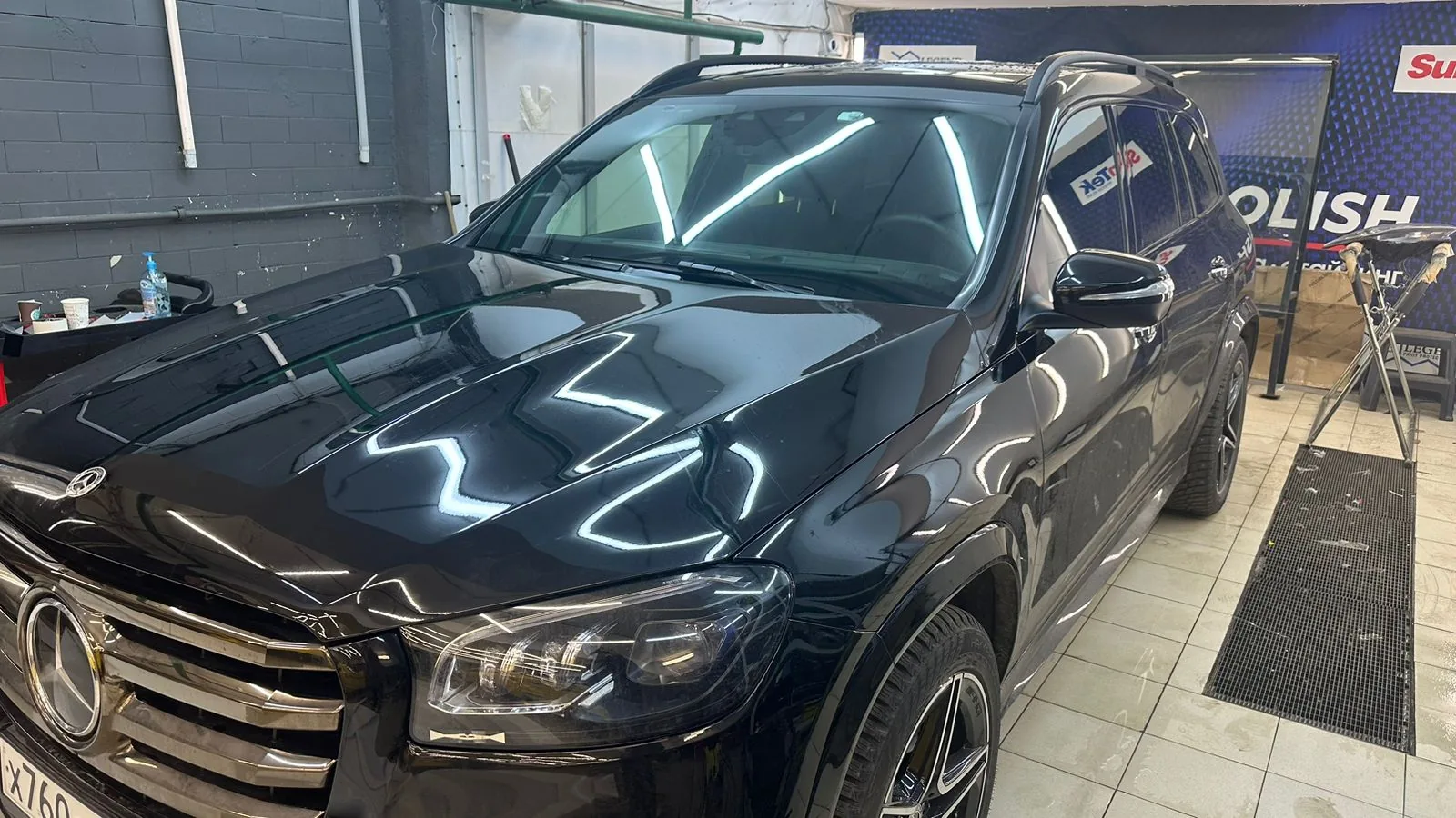Mercedes GLS — Бронирование лобового стекла