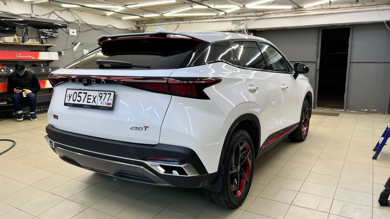 Оклейка кузова цветной полиуретановой плёнкой для Omoda