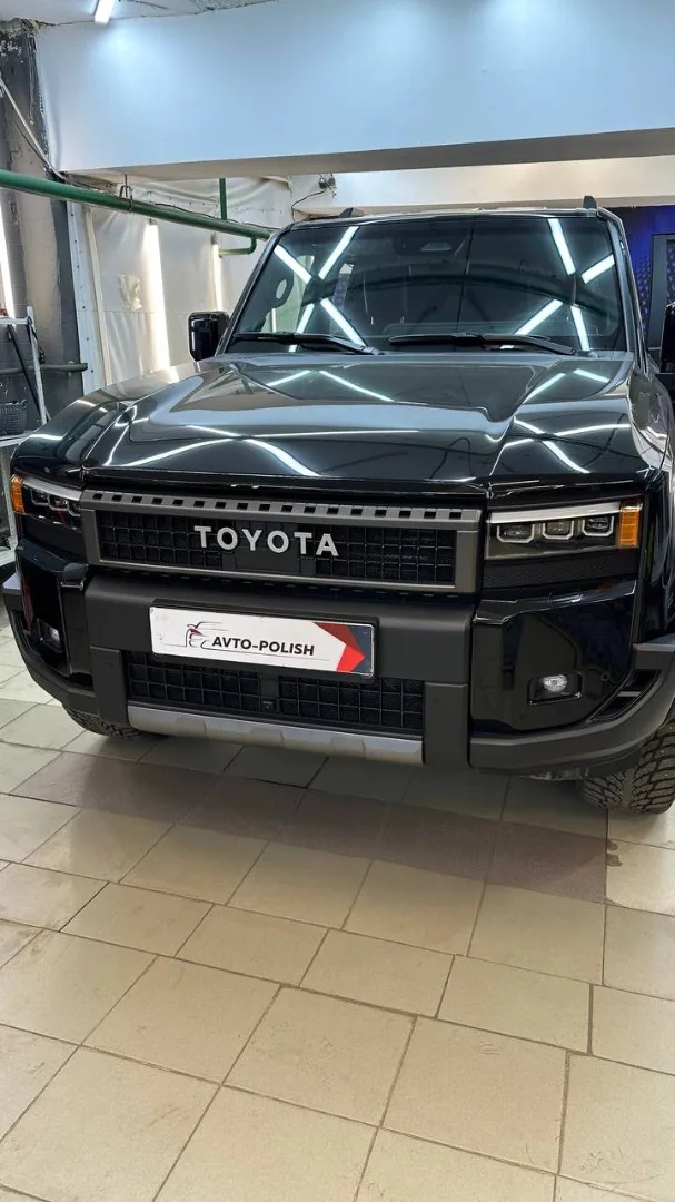 Тонировка Llumar и оклейка фар для Toyota Land Cruiser 300
