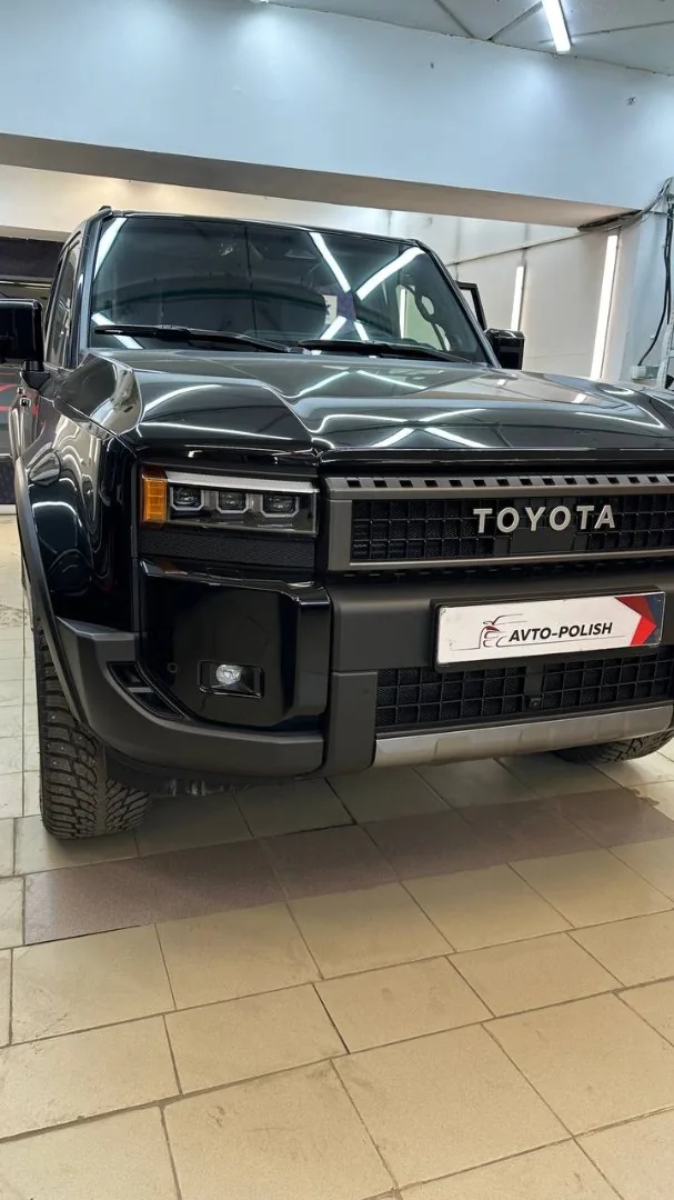 Тонировка Llumar и оклейка фар для Toyota Land Cruiser 300