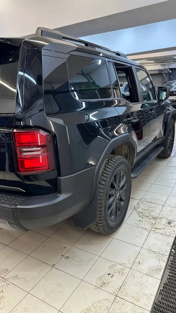 Тонировка Llumar и оклейка фар для Toyota Land Cruiser 300
