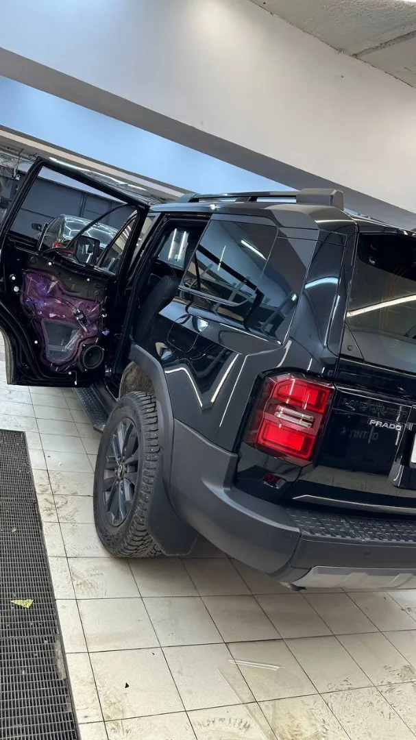 Тонировка Llumar и оклейка фар для Toyota Land Cruiser 300