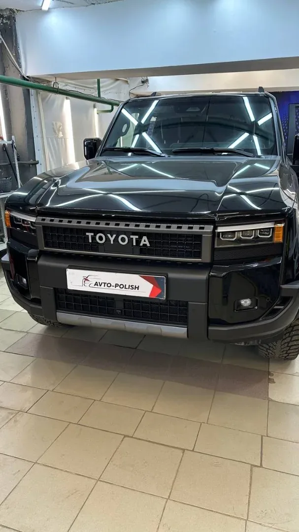 Тонировка Llumar и оклейка фар для Toyota Land Cruiser 300