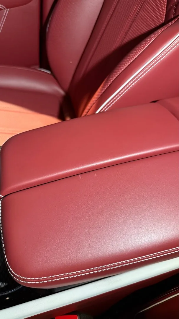 Реставрация кожи на подлокотнике для Bentley